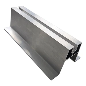 Schräge Trapezbrücke mit EPDM-Dichtung H63 L330 – Aluminium-Dachadapter PV